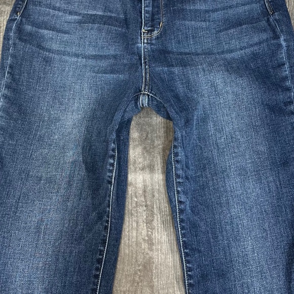 Judy Blue Cropped Slim Jeans [13106] - Picture 3 of 8